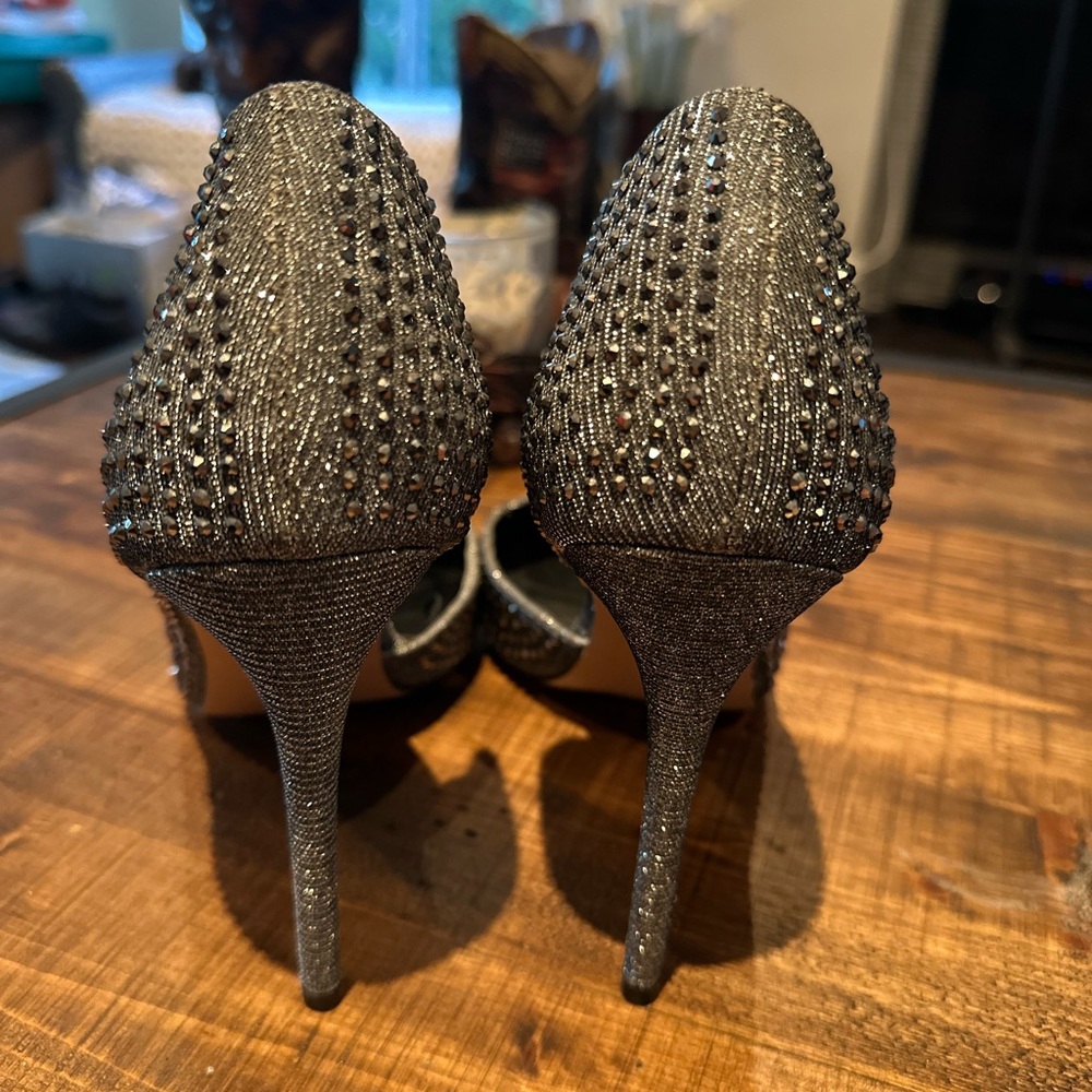 STEVE MADDEN 'Proper' Rhinestone on Lame D'Orsay Pumps - Picture 5 of 10